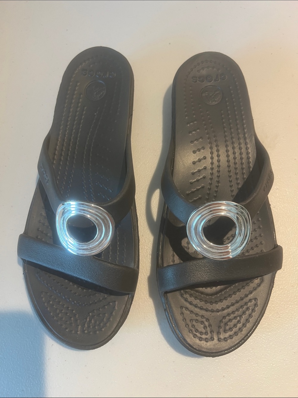 CROCS Sanrah Beveled Circle Slide Sandals